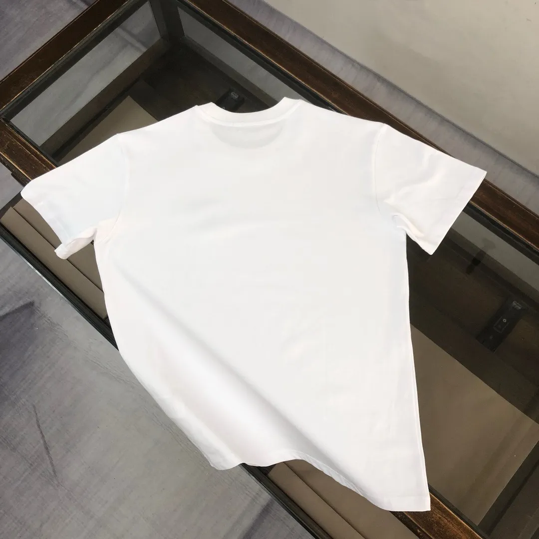 P150 A⭐️Stone Island Latest Couple Style Round Neck Short Sleeve Couple T-shirt ~ Spring and Summer New Product High Quality 🔥🔥Customized Unique Compass Logo Embroidery Logo Embellishment ~ Fashionable and Versatile Trendy Style Customized Imported Fabrics! Comfortable to wear, breathable, fashionable without losing personality, the upper body is casual and casual, handsome and stylish, showing the temperament of a big brand. All three standards are complete! ! Color: Black White Dark Gray Brown Size: SMLXLXXL